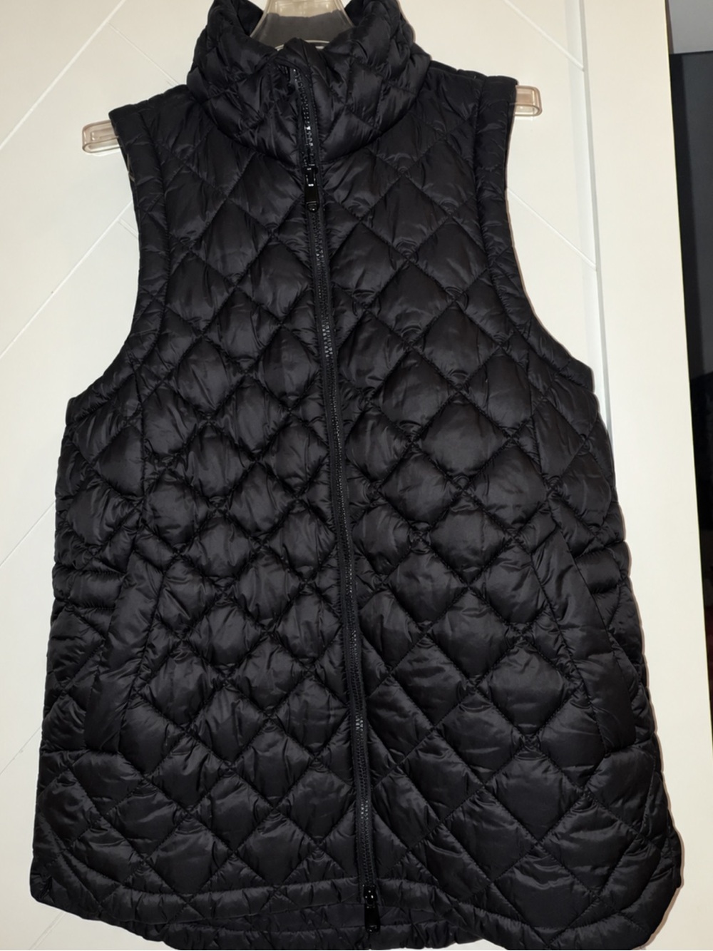 Athleta Whisper Featherless Puff Cinch Waist Quilted Vest jacket Black Medium - Picture 8 of 16